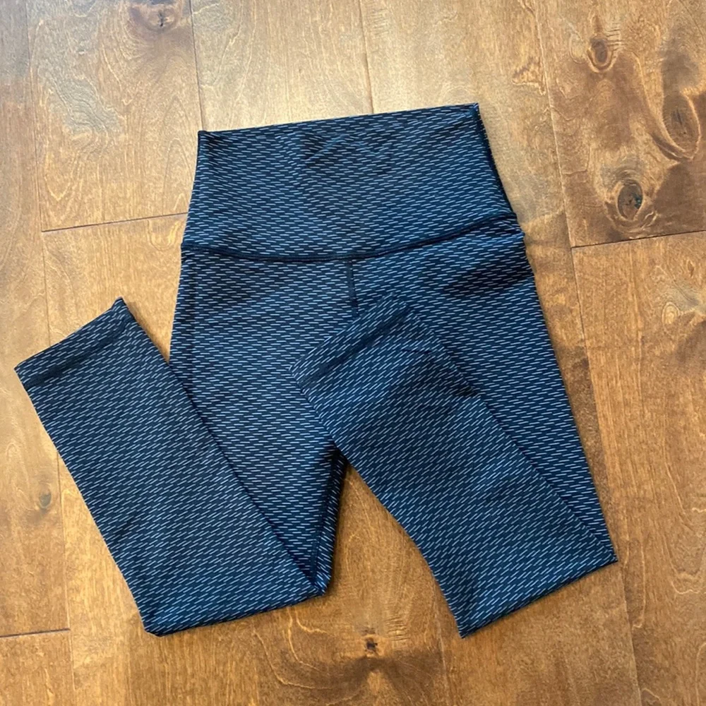 Lululemon High Rise Cropped Leggings - Picture 1 of 3